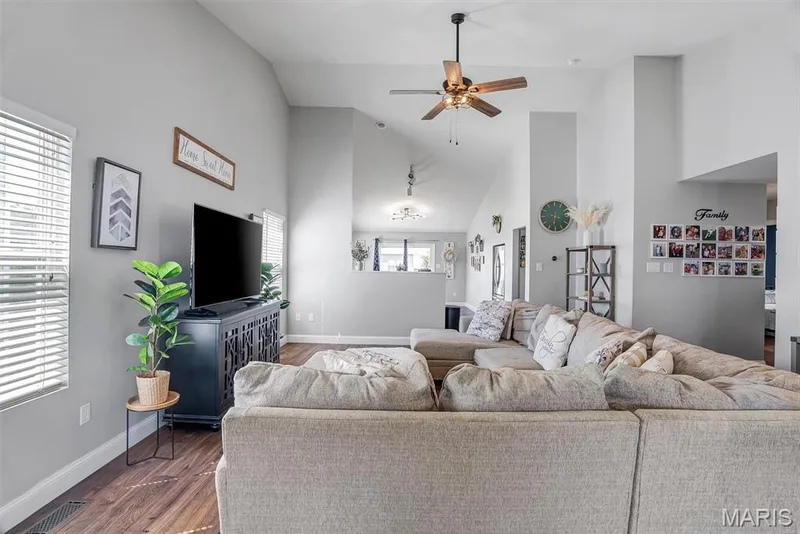 2046 Preston Woods Parkway, Lake St. Louis, MO 63367 — listing photo 14 of 41