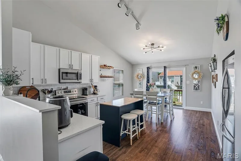 2046 Preston Woods Parkway, Lake St. Louis, MO 63367 — listing photo 15 of 41