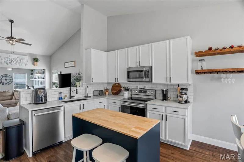 2046 Preston Woods Parkway, Lake St. Louis, MO 63367 — listing photo 16 of 41