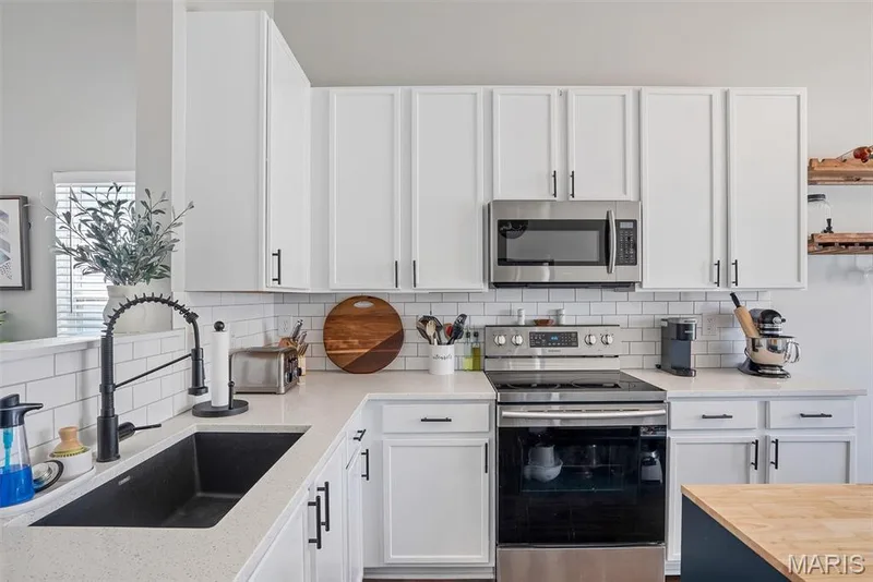 2046 Preston Woods Parkway, Lake St. Louis, MO 63367 — listing photo 18 of 41