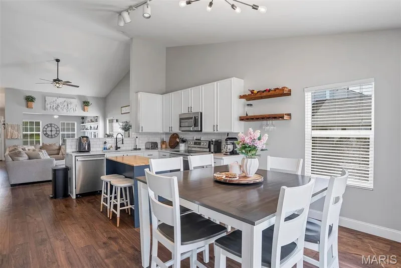 2046 Preston Woods Parkway, Lake St. Louis, MO 63367 — listing photo 20 of 41