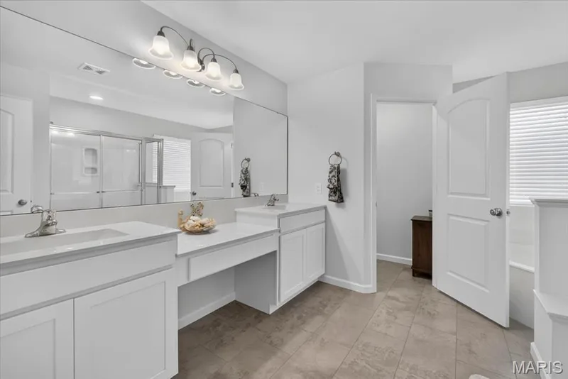 Spacious primary bath — 634 Creek Bend Drive, Lake St. Louis, MO 63367
