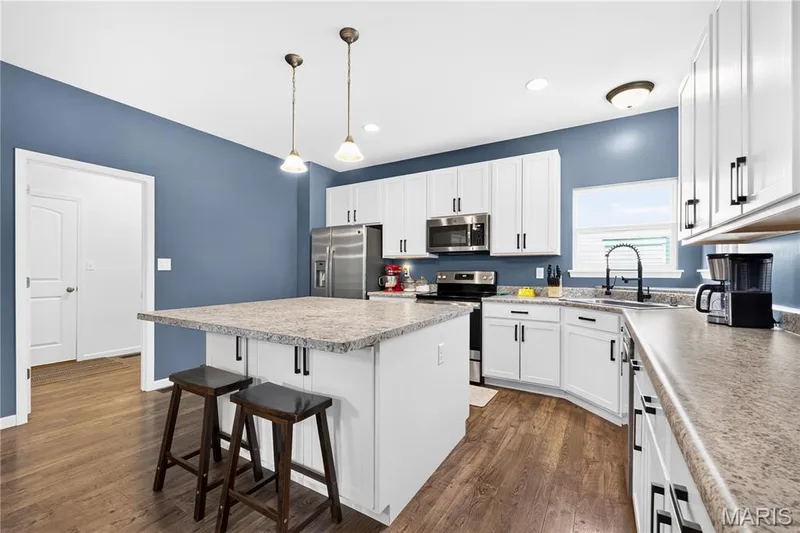 634 Creek Bend Drive, Lake St. Louis, MO 63367 — listing photo 4 of 42