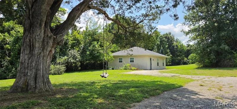 1600 Koch Road, O'Fallon, MO 63366 — listing photo 3 of 29
