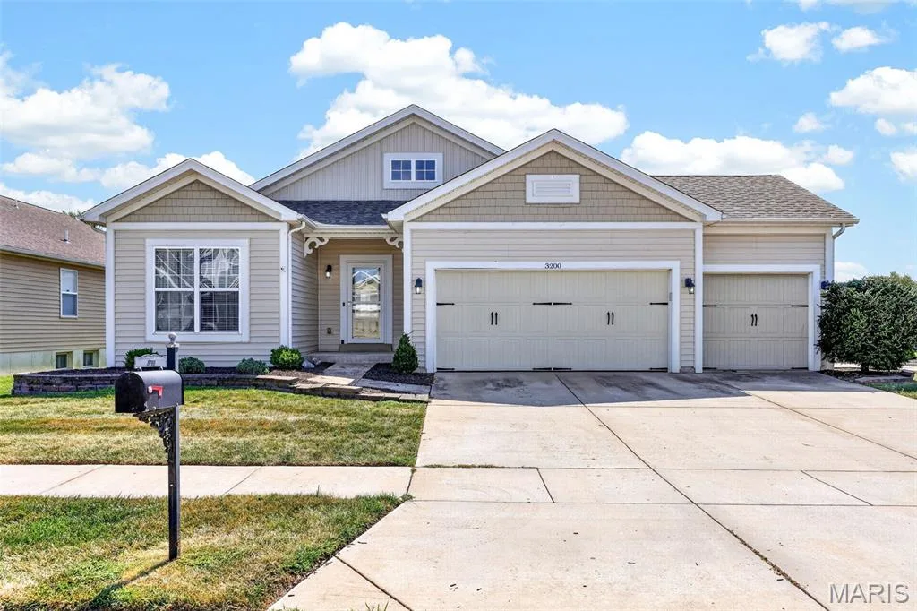 3200 Bentwater Place, St Charles, MO 63301 — listing photo 1 of 72