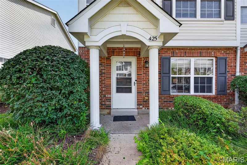 425 Wild Oak Drive, O'Fallon, MO — listing photo 1