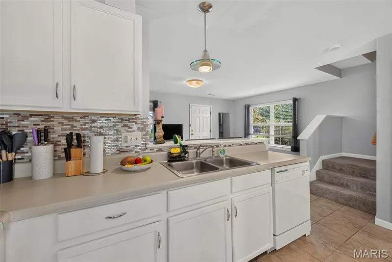 425 Wild Oak Drive, O'Fallon, MO 63368 — listing photo 8 of 33