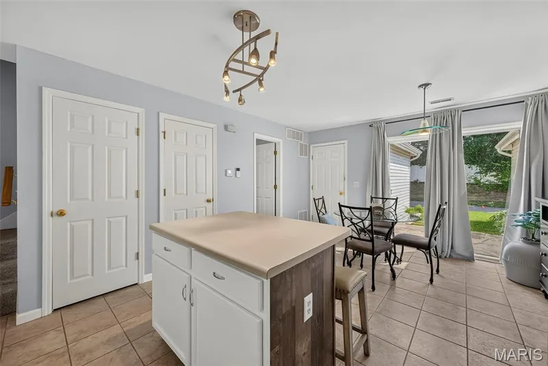 425 Wild Oak Drive, O'Fallon, MO 63368 — listing photo 9 of 33