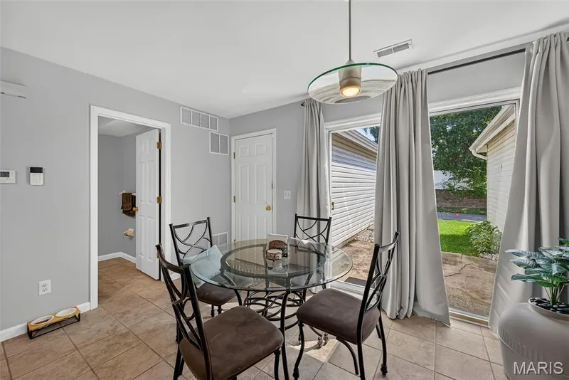 425 Wild Oak Drive, O'Fallon, MO 63368 — listing photo 11 of 33