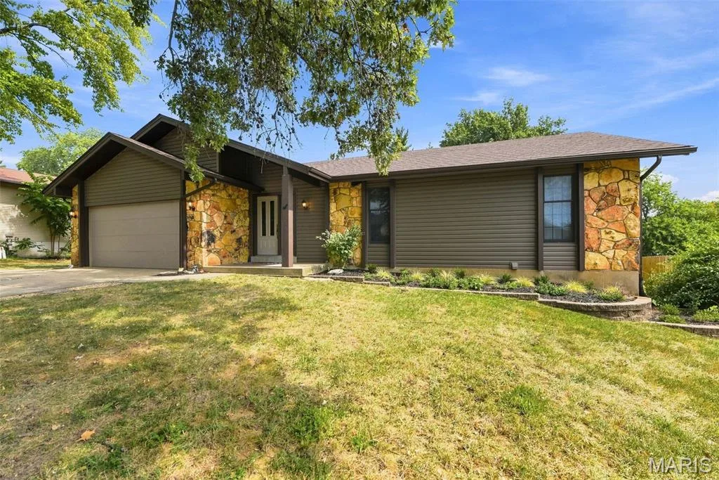 8 Ardwick Drive, St Peters, MO 63376 — listing photo 1 of 28