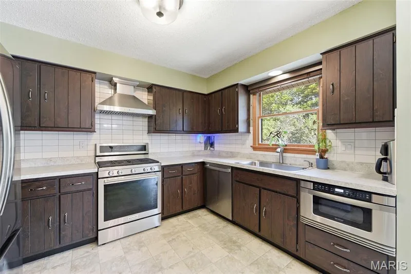 Spacious Kitchen — 8 Ardwick Drive, St Peters, MO 63376