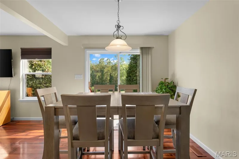 Ample seating for family dining — 166 Brushy Brook Drive, O'Fallon, MO 63366