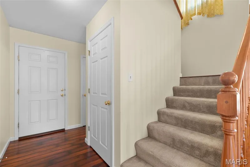 Entry foyer to the living area — 166 Brushy Brook Drive, O'Fallon, MO 63366