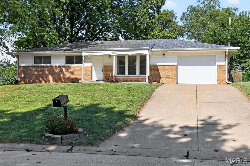 1316 Clearview Drive, St Charles, MO 63303 — listing photo 1 of 37