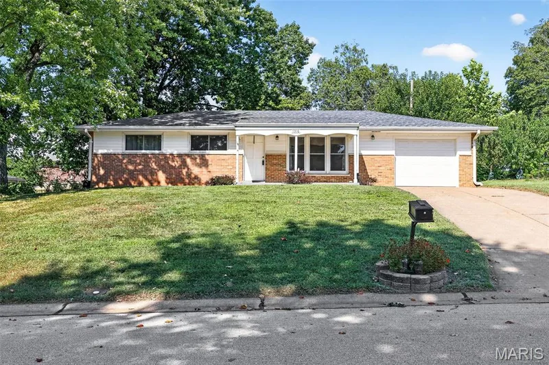1316 Clearview Drive, St Charles, MO 63303 — listing photo 2 of 37