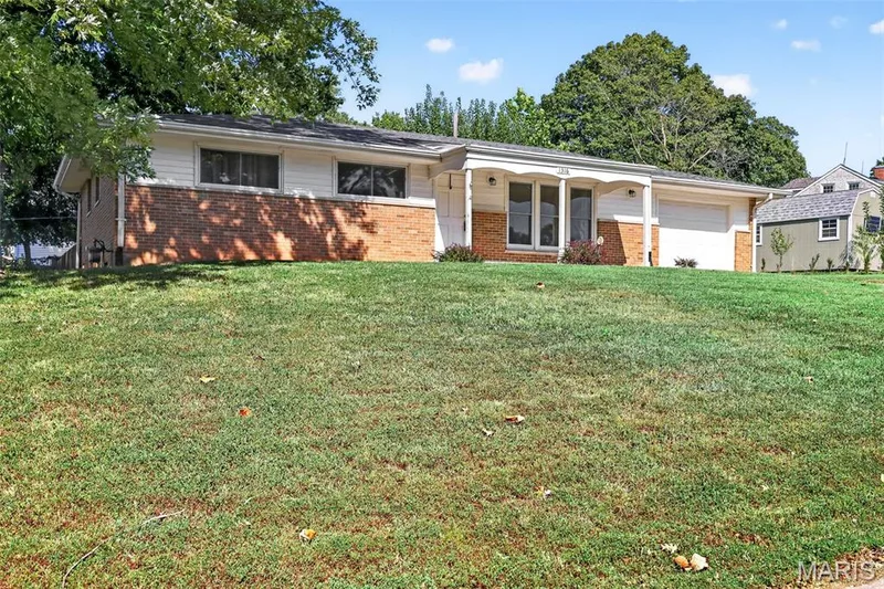 1316 Clearview Drive, St Charles, MO 63303 — listing photo 3 of 37