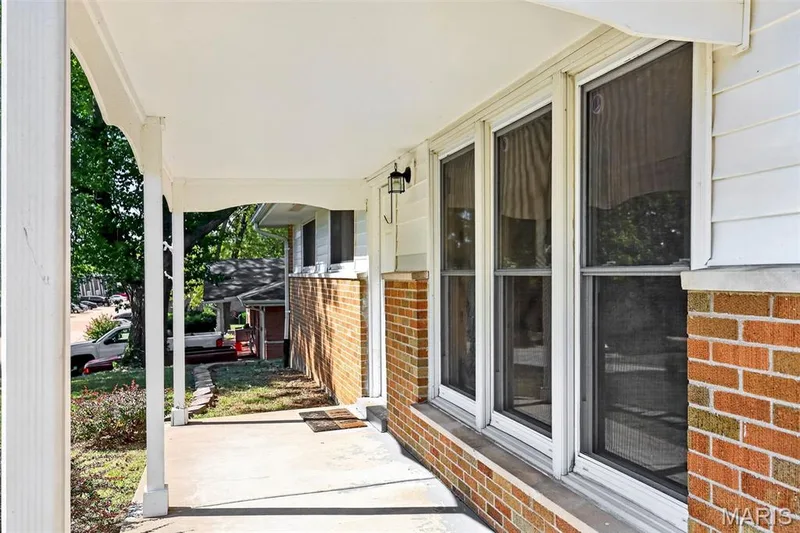 1316 Clearview Drive, St Charles, MO 63303 — listing photo 4 of 37