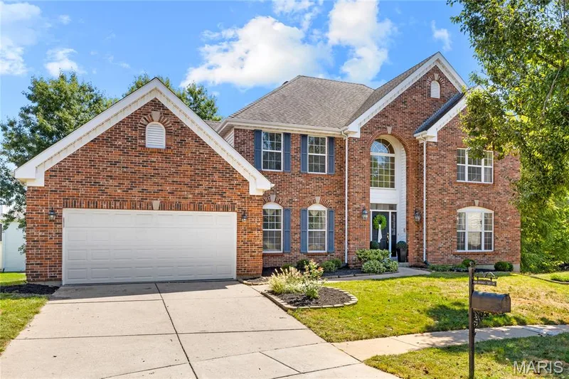 1015 Nooning Tree Drive, Chesterfield, MO — listing photo 1