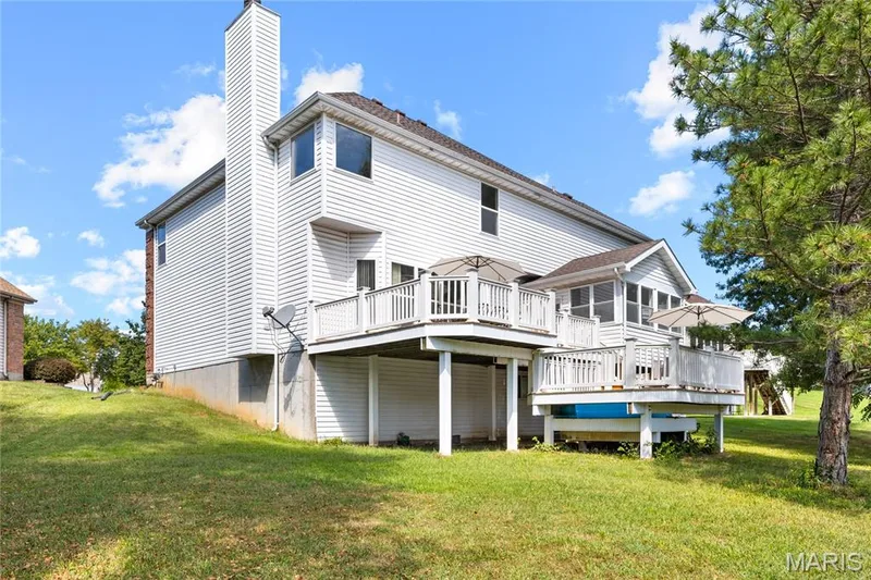 1015 Nooning Tree Drive, Chesterfield, MO 63017 — listing photo 2 of 6