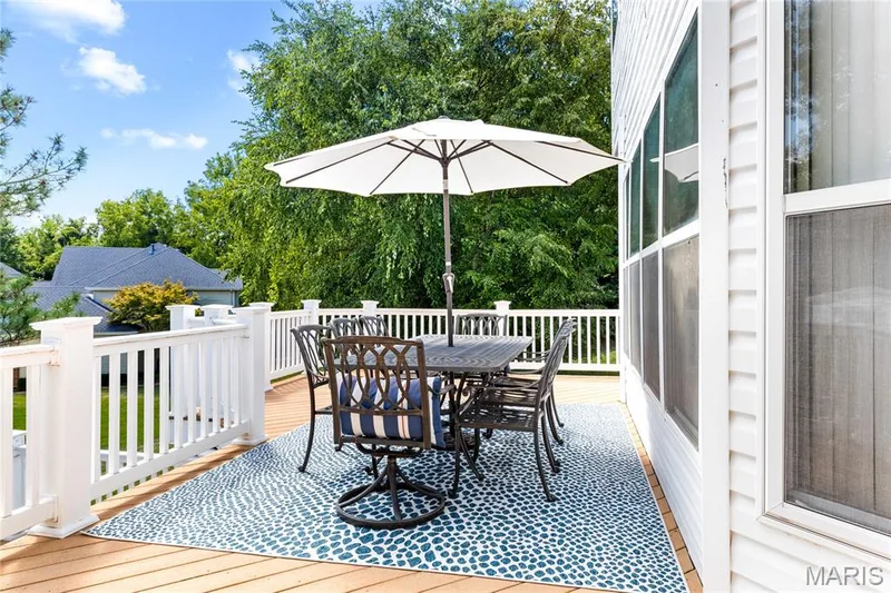 1015 Nooning Tree Drive, Chesterfield, MO 63017 — listing photo 4 of 6