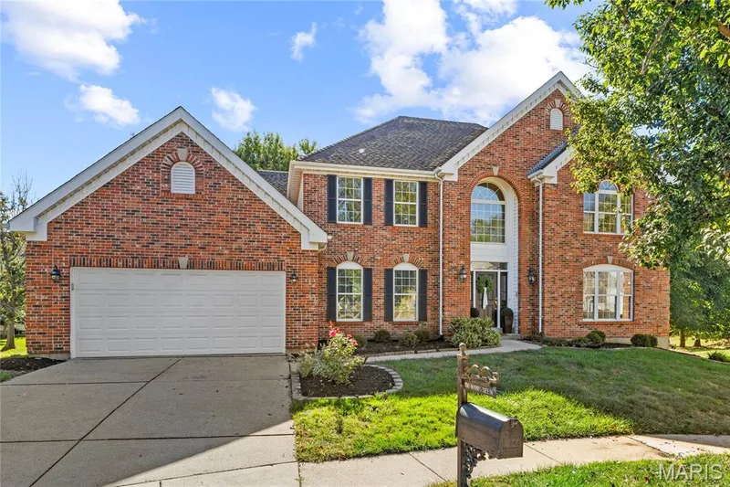 1015 Nooning Tree Drive, Chesterfield, MO — listing photo 1