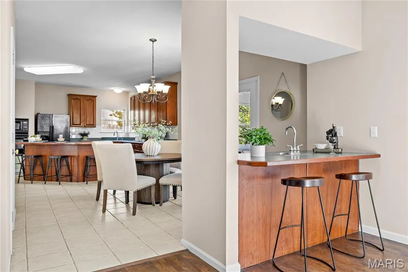 1015 Nooning Tree Drive, Chesterfield, MO 63017 — listing photo 18 of 45