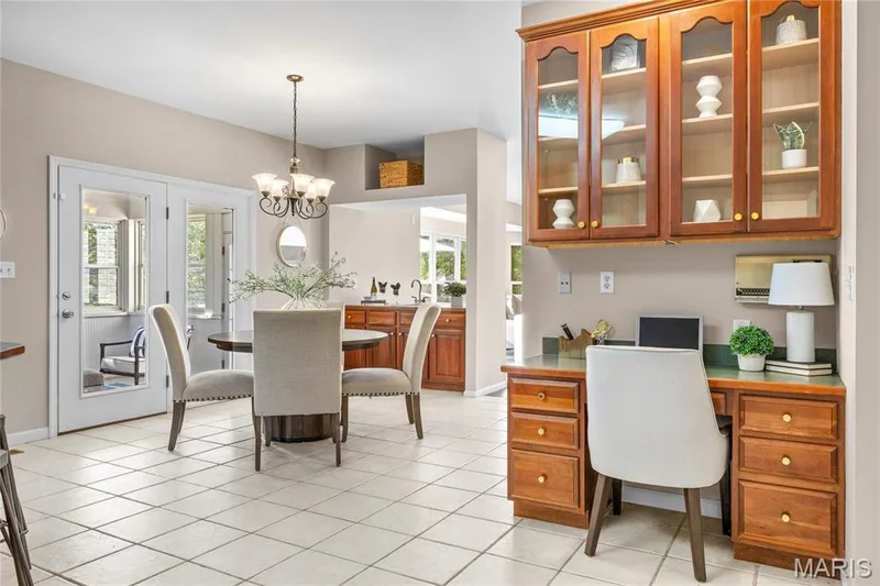 1015 Nooning Tree Drive, Chesterfield, MO 63017 — listing photo 19 of 45
