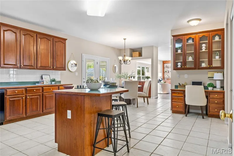 1015 Nooning Tree Drive, Chesterfield, MO 63017 — listing photo 22 of 45