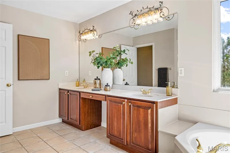 1015 Nooning Tree Drive, Chesterfield, MO 63017 — listing photo 27 of 45