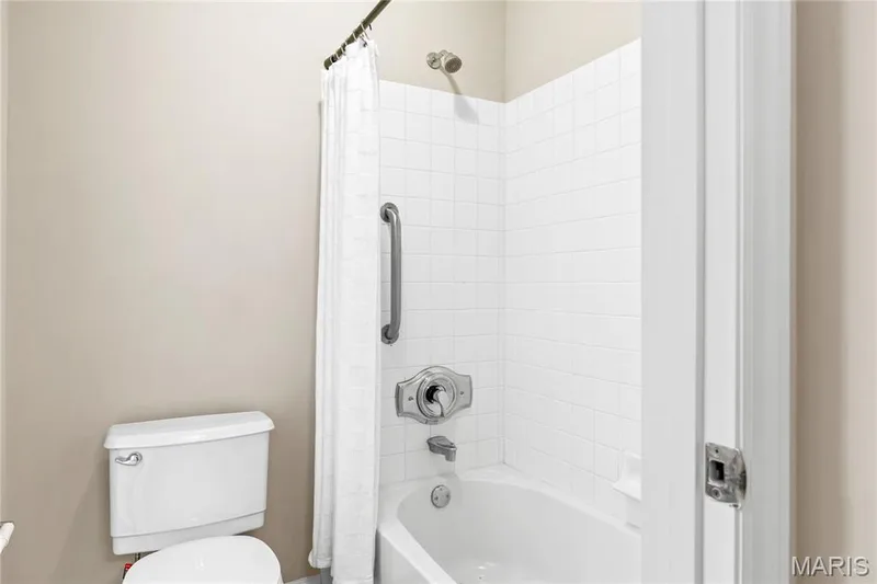 1015 Nooning Tree Drive, Chesterfield, MO 63017 — listing photo 33 of 45