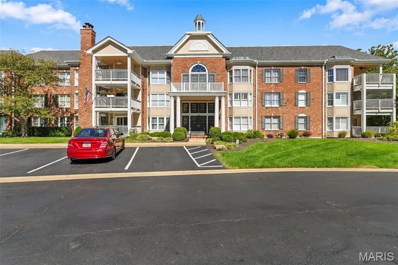 2 Assigned garage spaces and plenty of guest parking.  Elevator in building. — 208 Ambridge Court #303, Chesterfield, MO 63017
