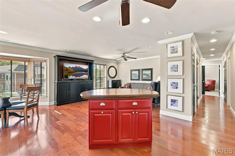 Custom island and stools stay — 208 Ambridge Court #303, Chesterfield, MO 63017
