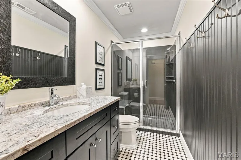 Second full updated bath-Gorgeous! — 208 Ambridge Court #303, Chesterfield, MO 63017