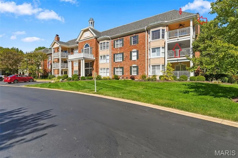 Completely move in ready! — 208 Ambridge Court #303, Chesterfield, MO 63017