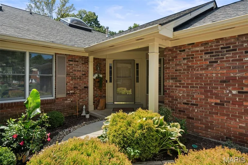 14141 Baywood Villages Drive, Chesterfield, MO 63017 — listing photo 4 of 46