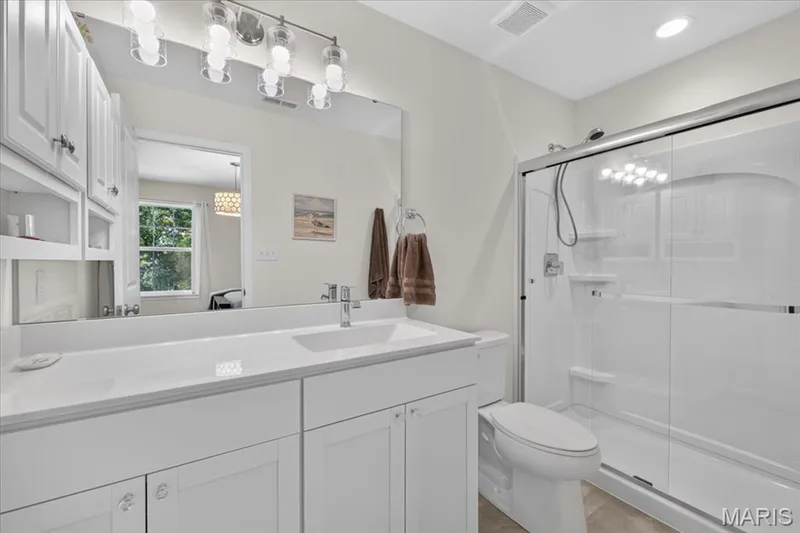 Primary ensuite bathroom — 427 Sunset Hollow Drive, Wentzville, MO 63385
