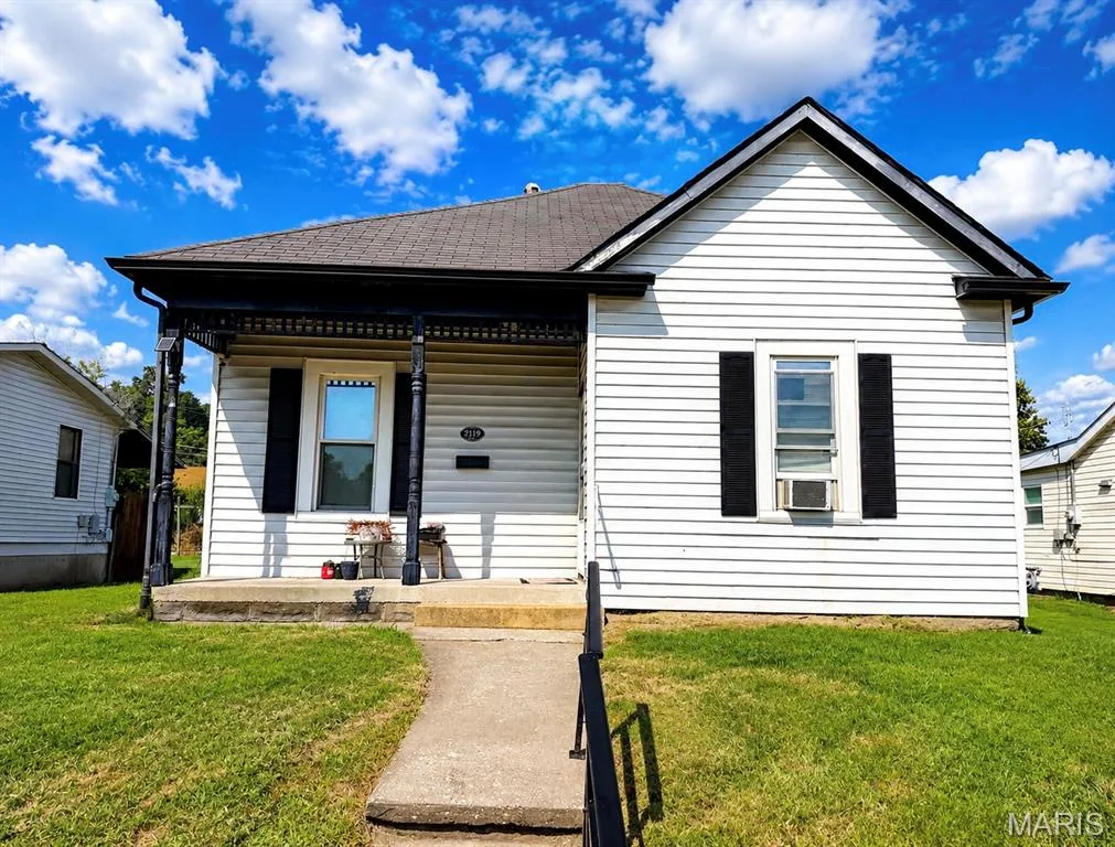 2119 N 4th Street, St Charles, MO 63301 — listing photo 1 of 24