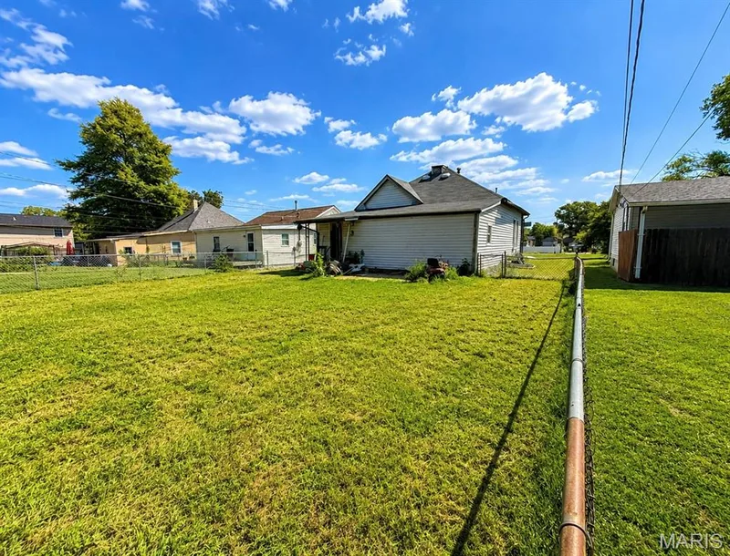 2119 N 4th Street, St Charles, MO 63301 — listing photo 5 of 24