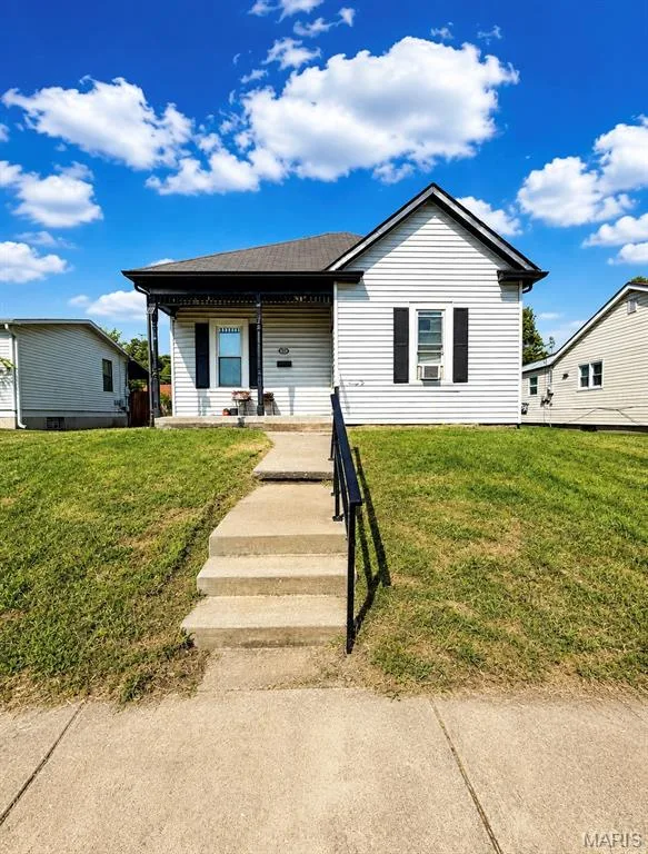2119 N 4th Street, St Charles, MO 63301 — listing photo 2 of 24