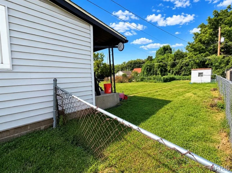 2119 N 4th Street, St Charles, MO 63301 — listing photo 6 of 24