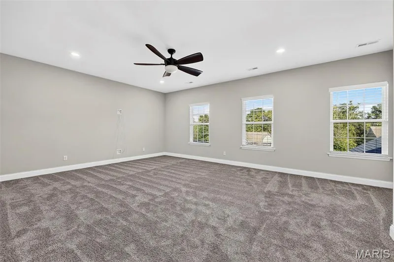 Bedroom #3 - 2nd Floor Private En-Suite with walk-in closet & Remodeled bathroom — 305 Crescent Oak Court, New Melle, MO 63385