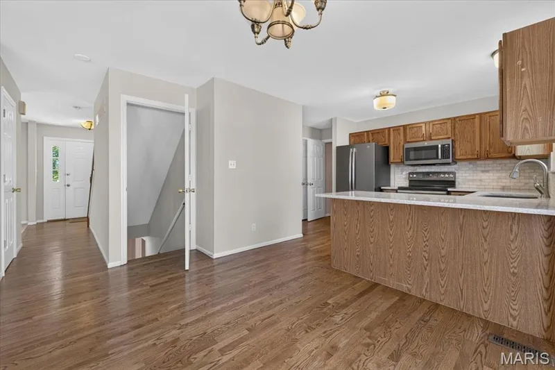 5 Revolutionary Way Court, O'Fallon, MO 63366 — listing photo 8 of 36