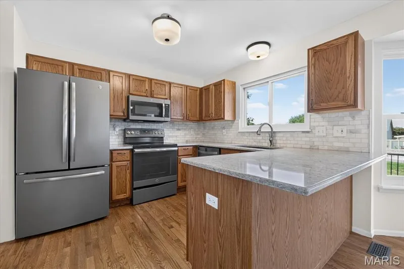5 Revolutionary Way Court, O'Fallon, MO 63366 — listing photo 9 of 36