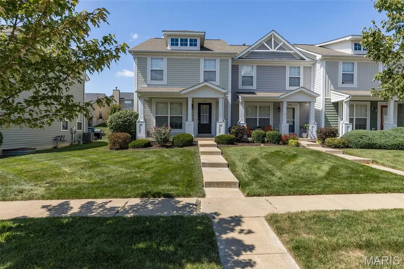 212 Countryshire Drive, Lake St. Louis, MO 63367 — listing photo 2 of 41
