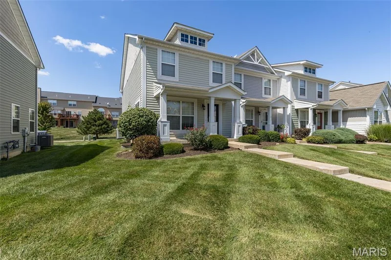 212 Countryshire Drive, Lake St. Louis, MO 63367 — listing photo 3 of 41