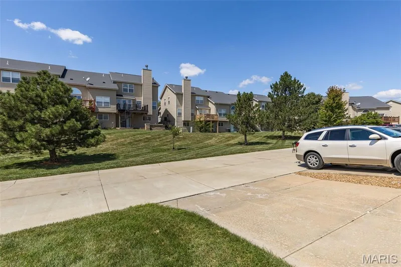 212 Countryshire Drive, Lake St. Louis, MO 63367 — listing photo 5 of 41