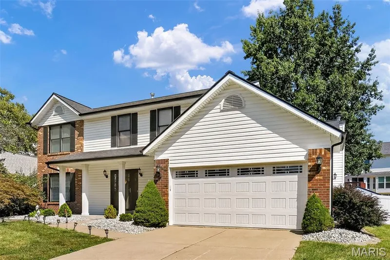 2044 Graystone Drive, St Charles, MO 63303 — listing photo 2 of 55