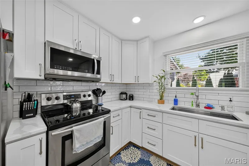 2044 Graystone Drive, St Charles, MO 63303 — listing photo 5 of 55