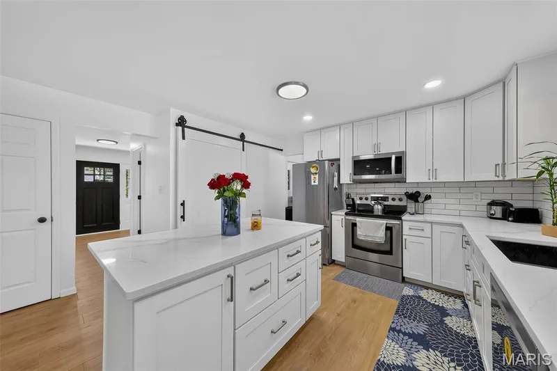 2044 Graystone Drive, St Charles, MO 63303 — listing photo 8 of 55