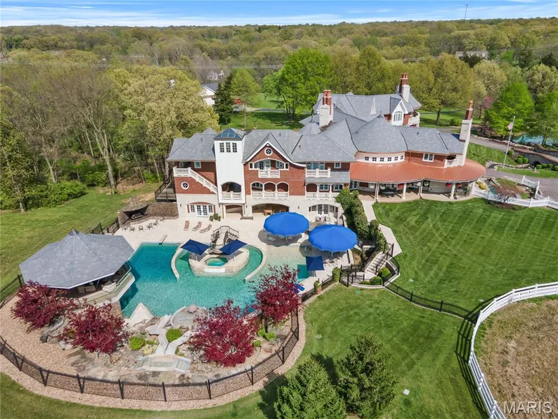 7 Hillside Court, Wentzville, MO 63385 — listing photo 2 of 80